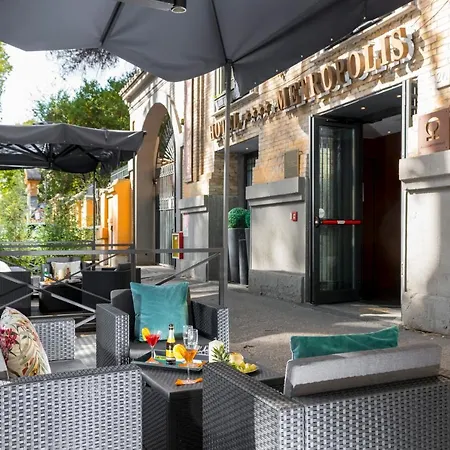 Metropolis 4*