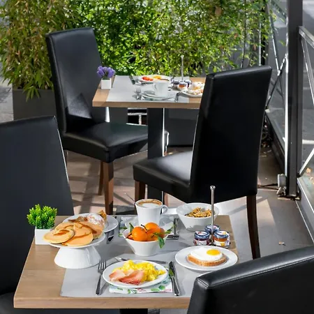 Metropolis Hotell 4*