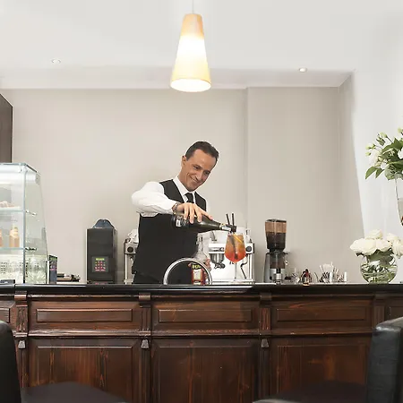 Hotell Metropolis 4*