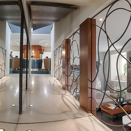 Hotell Metropolis 4*