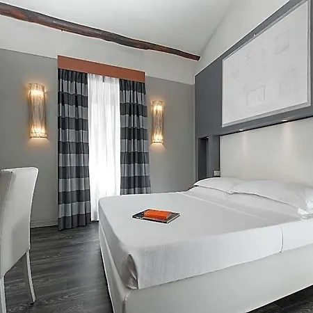 Metropolis Hotel 4*
