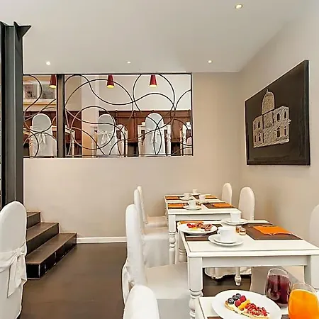 Metropolis Hotel 4*