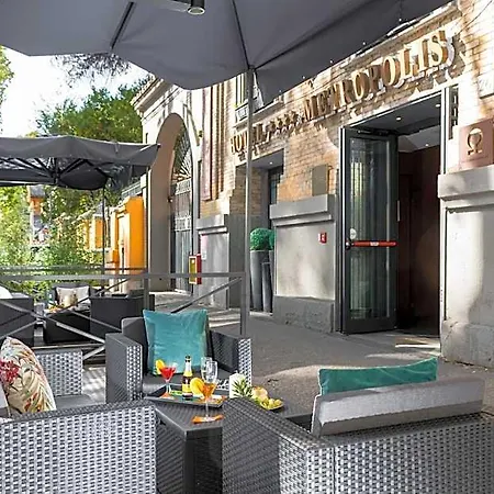Metropolis Hotel 4*